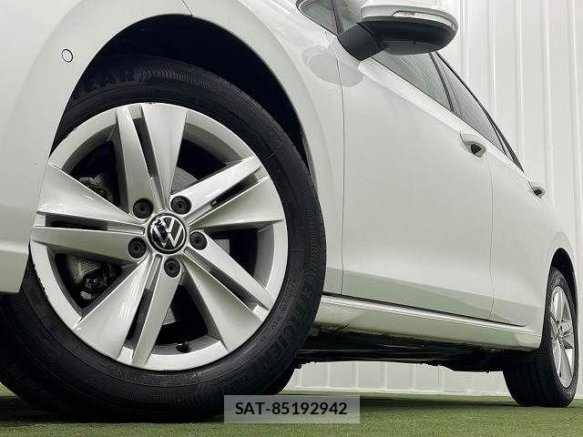 VolksWagen GOLF 2023-06 7360463-18