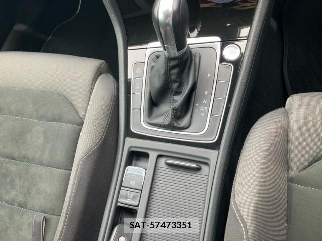 VolksWagen GOLF 2017-08 7458819-22