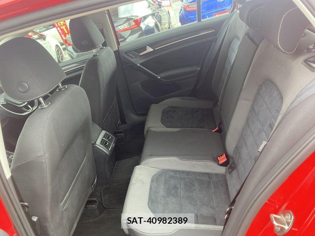 VolksWagen GOLF 2016-02 7621315-19