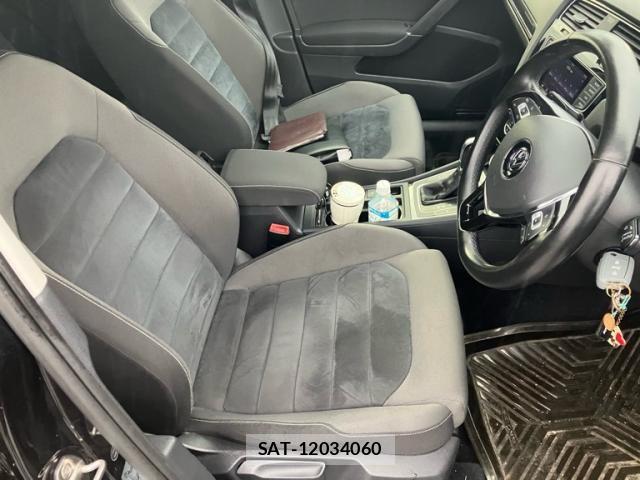 VolksWagen GOLF 2013-07 7621316-17