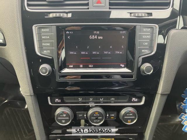 VolksWagen GOLF 2013-07 7621316-21