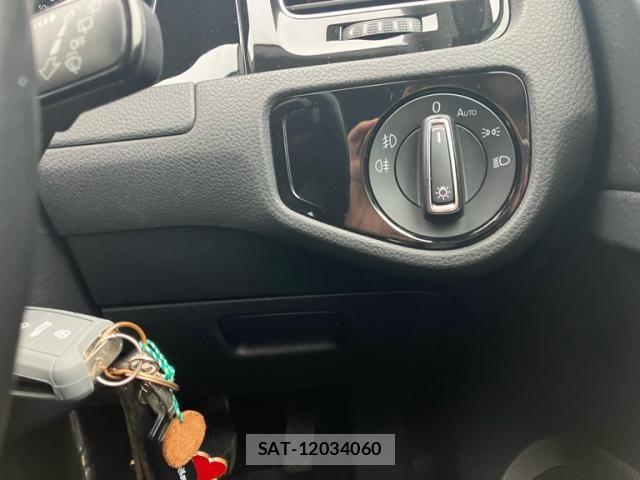 VolksWagen GOLF 2013-07 7621316-23