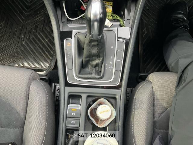 VolksWagen GOLF 2013-07 7621316-24