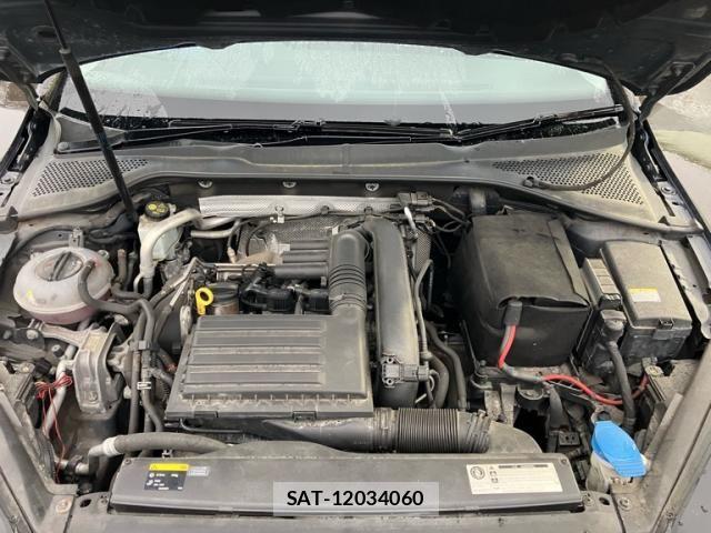 VolksWagen GOLF 2013-07 7621316-26