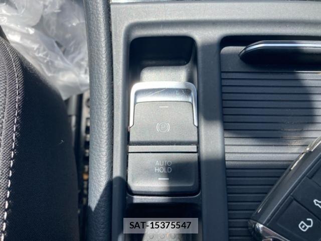 VolksWagen GOLF 2017-06 7730698-18