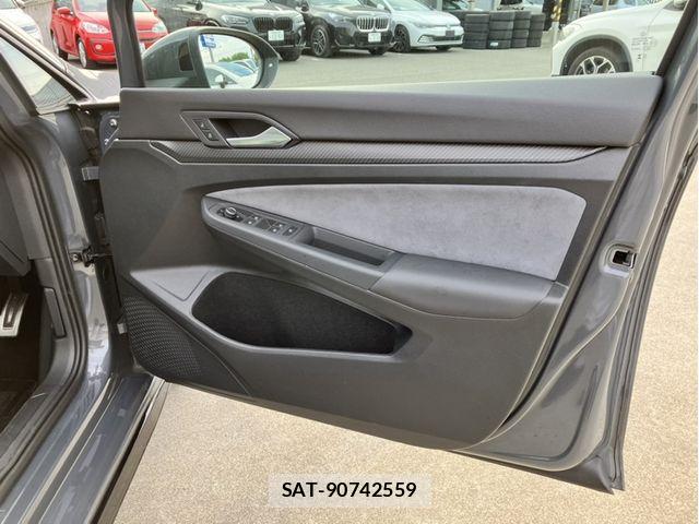 VolksWagen GOLF 2023-07 7790493-10