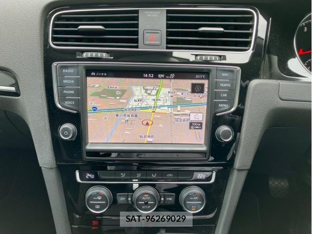 VolksWagen GOLF 2014-03 7981560-21