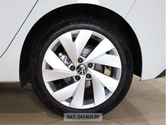VolksWagen GOLF 2022-03 7981557-12