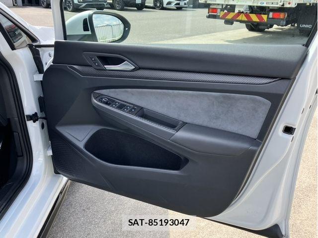 VolksWagen GOLF 2022-08 8076127-9
