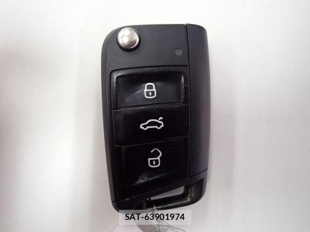 VolksWagen GOLF 2014-02 8076125-27