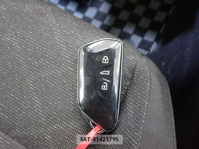 VolksWagen GOLF 2022-03 8076123-26