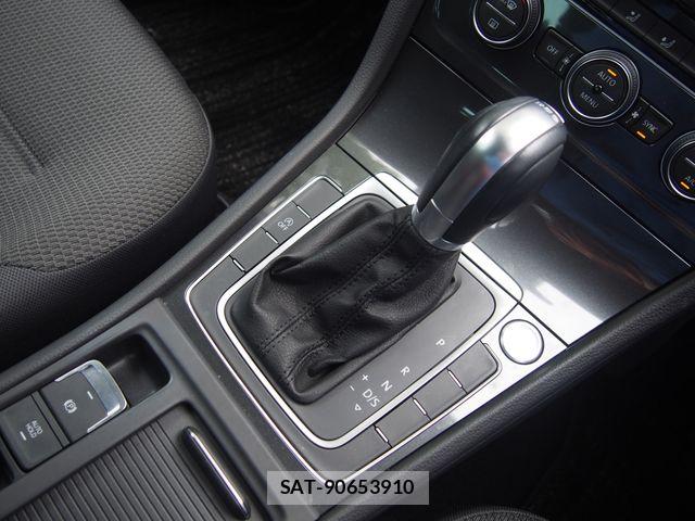 VolksWagen GOLF 2018-05 8076128-11