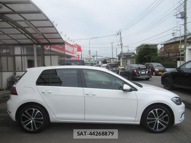VolksWagen GOLF 2019-08 8102695-4