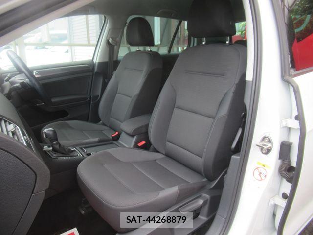 VolksWagen GOLF 2019-08 8102695-6