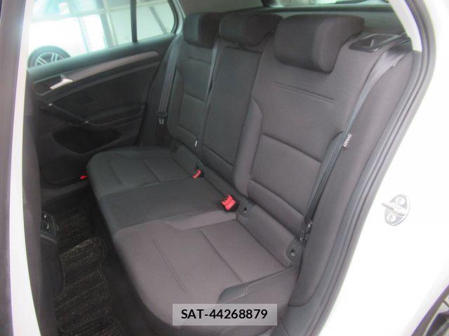 VolksWagen GOLF 2019-08 8102695-7