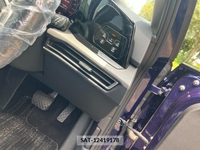VolksWagen GOLF 2021-09 8102686-10