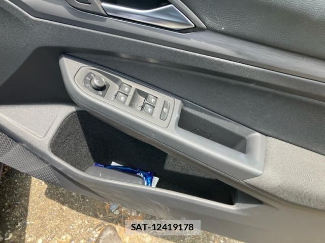 VolksWagen GOLF 2021-09 8102686-11
