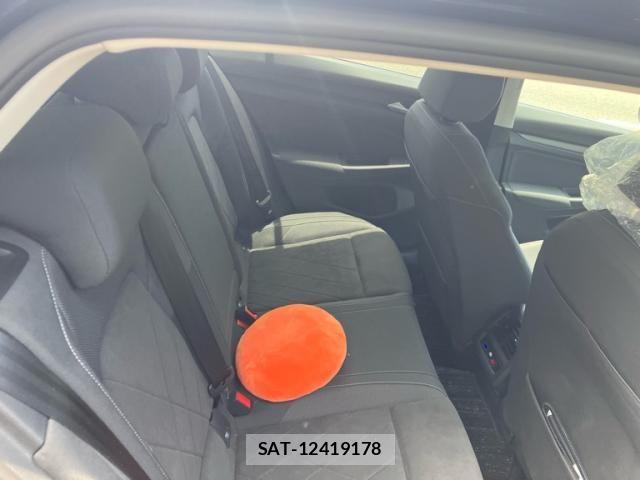 VolksWagen GOLF 2021-09 8102686-12
