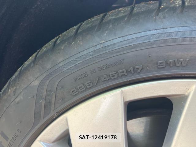 VolksWagen GOLF 2021-09 8102686-3