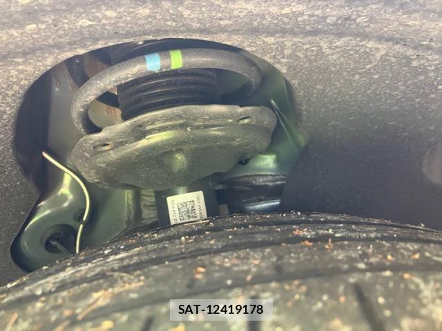 VolksWagen GOLF 2021-09 8102686-5