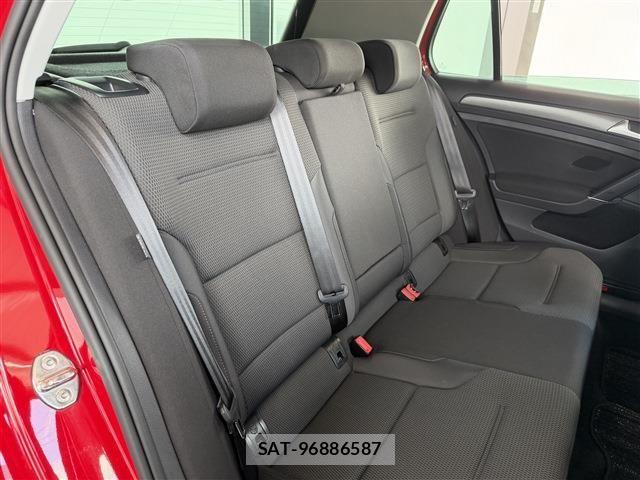 VolksWagen GOLF 2018-12 8102694-6