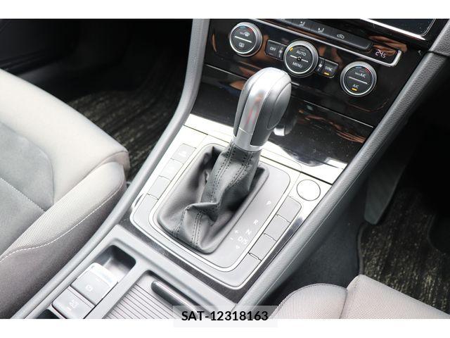 VolksWagen GOLF 2019-02 8102687-16