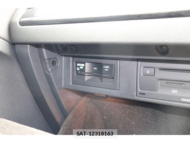 VolksWagen GOLF 2019-02 8102687-24