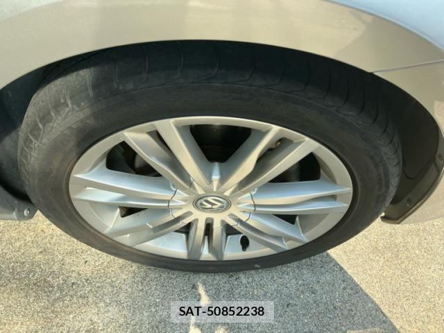 VolksWagen GOLF 2013-07 8102696-2