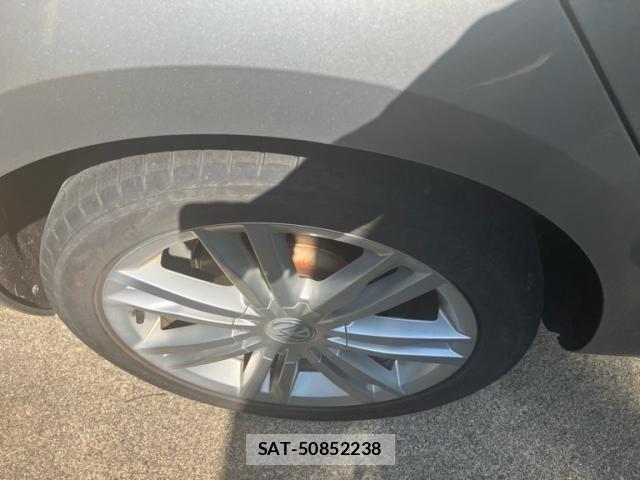 VolksWagen GOLF 2013-07 8102696-4