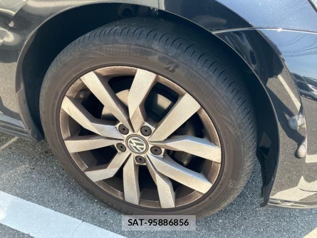 VolksWagen GOLF 2017-07 8132979-9