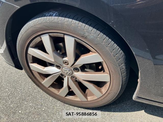 VolksWagen GOLF 2017-07 8132979-6