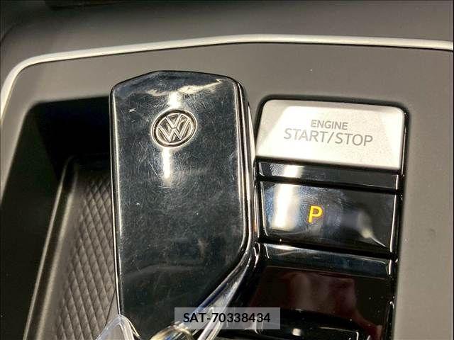 VolksWagen GOLF 2021-08 8146999-9