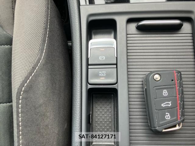 VolksWagen GOLF 2018-06 8147005-24