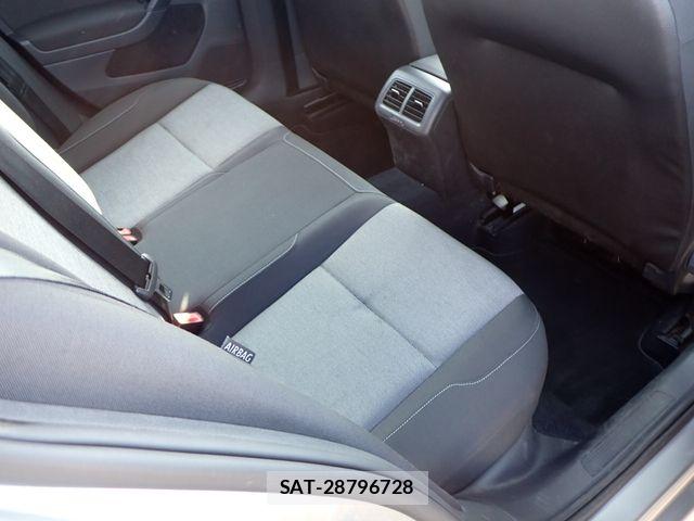 VolksWagen GOLF 2013-08 8159515-23