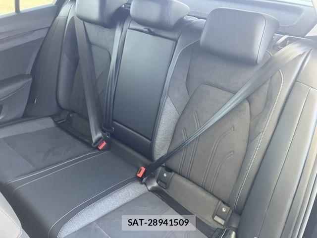 VolksWagen GOLF 2024-12 8211005-12
