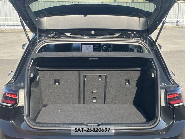 VolksWagen GOLF 2025-05 8211004-12