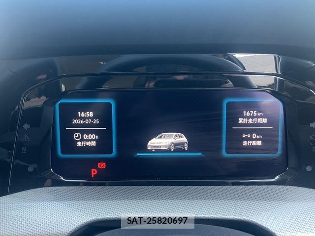 VolksWagen GOLF 2025-05 8211004-7