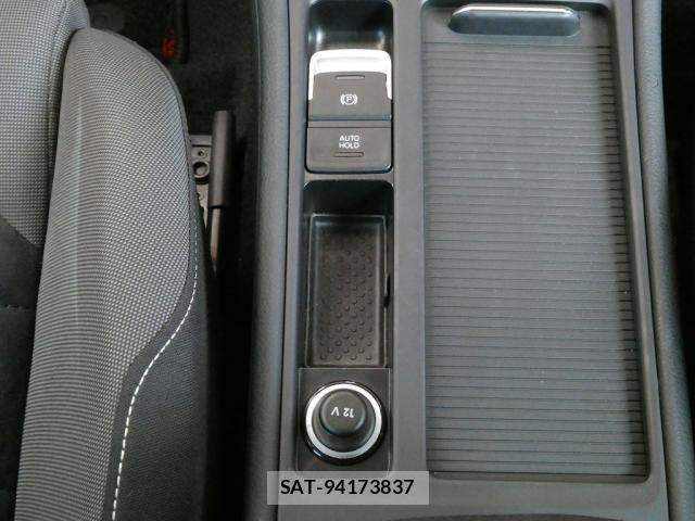 VolksWagen GOLF 2013-07 8232388-13