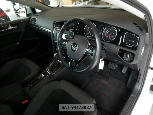 VolksWagen GOLF 2013-07 8232388-21