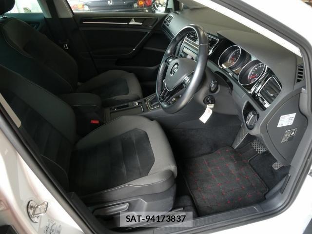 VolksWagen GOLF 2013-07 8232388-23