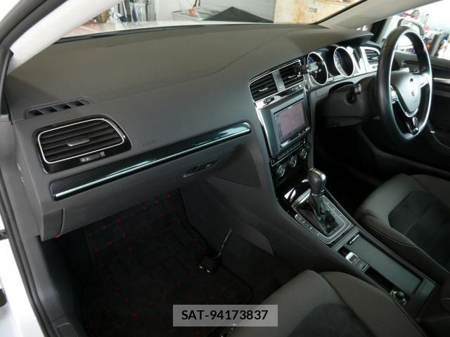 VolksWagen GOLF 2013-07 8232388-24