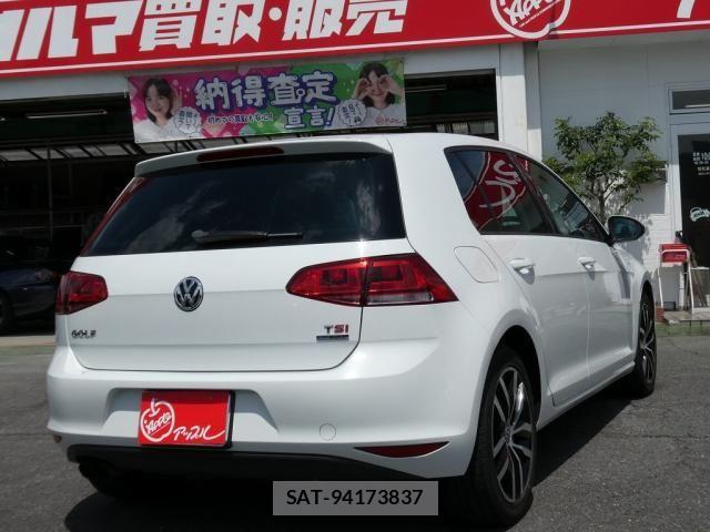 VolksWagen GOLF 2013-07 8232388-8