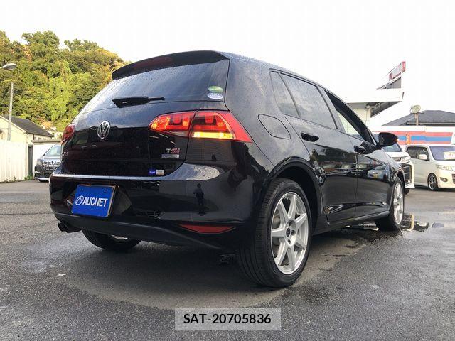VolksWagen GOLF 2013-08 8318062-1