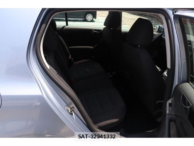 VolksWagen GOLF 2011-07 8318064-16