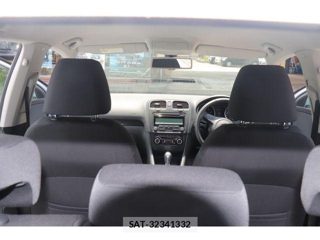 VolksWagen GOLF 2011-07 8318064-18