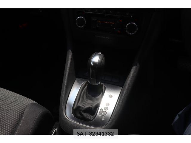 VolksWagen GOLF 2011-07 8318064-25