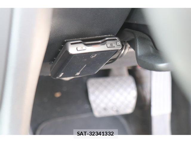 VolksWagen GOLF 2011-07 8318064-26