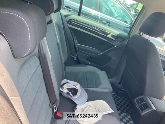 VolksWagen GOLF 2018-05 8318059-17