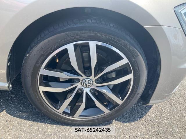 VolksWagen GOLF 2018-05 8318059-5