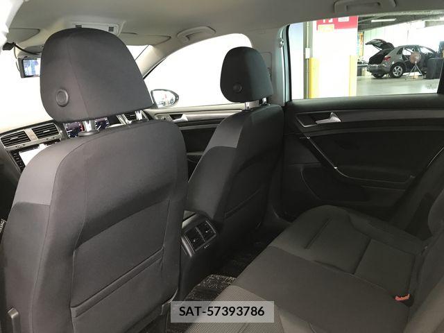 VolksWagen GOLF 2019-03 8318060-11